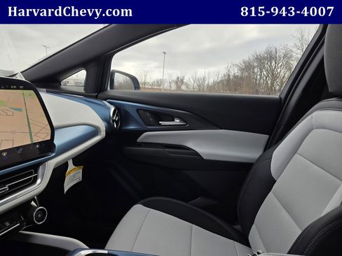 Used 2024 Chevrolet Equinox EV LT image 15