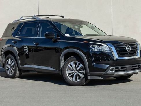 Used 2023 Nissan Pathfinder SL image 17