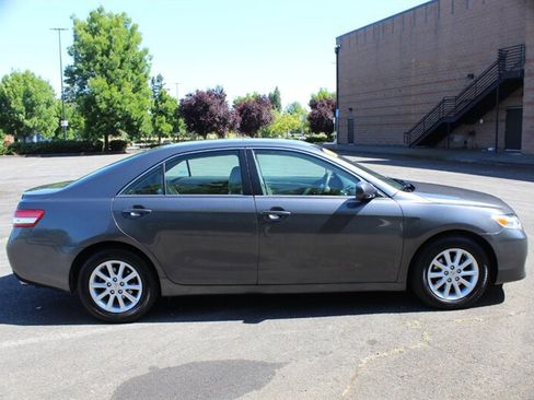 Used 2011 Toyota Camry XLE w/ XLE Extra-Value Pkg #2 FWD image 5