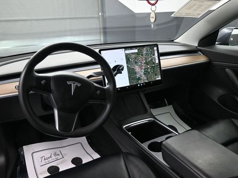 Used 2021 Tesla Model 3 Standard Range Plus image 17