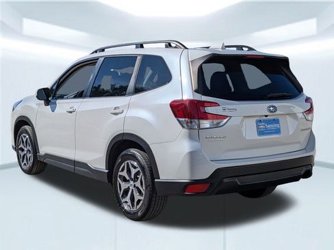 Used 2023 Subaru Forester Premium image 4