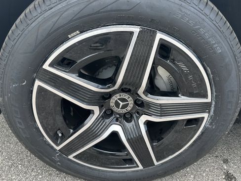 Used 2025 Mercedes-Benz GLC 300 4MATIC image 12