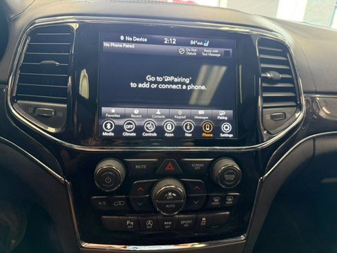 Used 2020 Jeep Grand Cherokee Overland AWD/4WD image 22