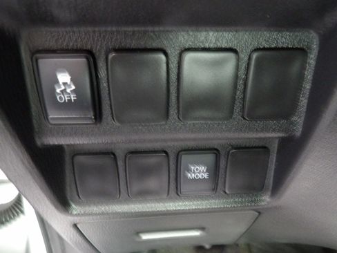 Used 2020 Nissan Pathfinder S image 24