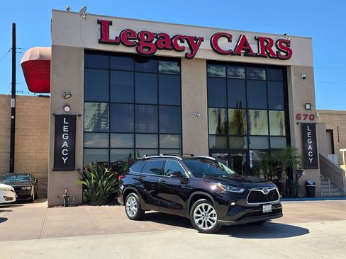 Used 2022 Toyota Highlander Limited image 2