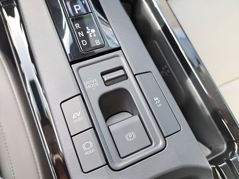 Used 2023 Toyota Prius XLE image 26