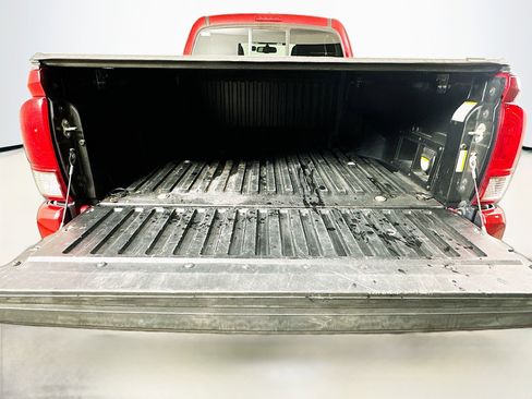 Used 2016 Toyota Tacoma TRD Sport w/ Towing Package image 28