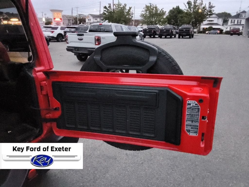 Used 2025 Jeep Wrangler Unlimited Sahara AWD/4WD image 14