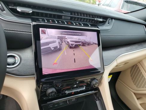 New 2025 Jeep Grand Cherokee Limited w/ Black Appearance Package image 11