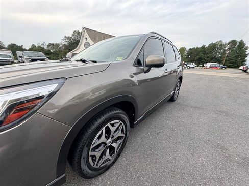 Used 2020 Subaru Forester Premium image 11