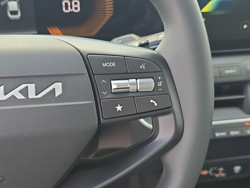 New 2025 Kia K4 LXS image 33