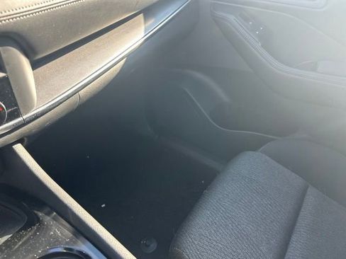 Used 2024 Nissan Rogue SV FWD image 30