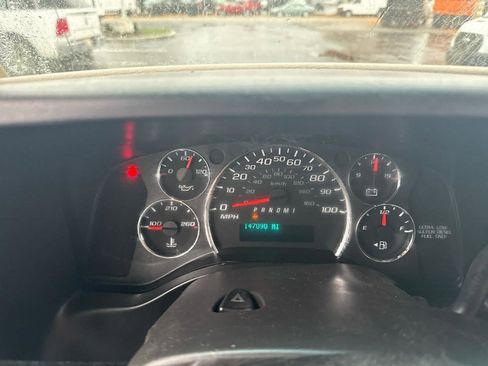 Used 2016 Chevrolet Express 4500 w/ Shuttle Bus Package RWD image 19