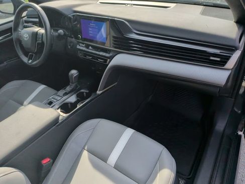 Used 2025 Toyota Camry SE FWD image 18
