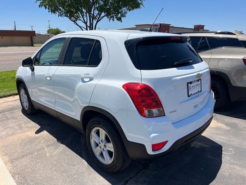 Used 2020 Chevrolet Trax LS w/ Tint and Cruise Package FWD image 4