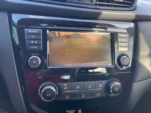 Used 2018 Nissan Rogue S image 68