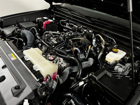 Used 2025 Toyota Tacoma SR5 AWD/4WD image 11