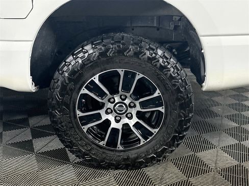 Used 2021 Nissan Titan SV w/ SV Convenience Package image 35