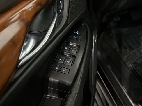 Used 2016 Cadillac Escalade ESV Luxury AWD/4WD image 18