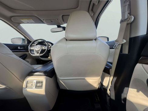 Used 2017 Nissan Maxima Platinum w/ Interior Lighting Package FWD image 45