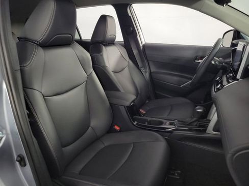 Used 2024 Toyota Corolla Cross XLE FWD image 15