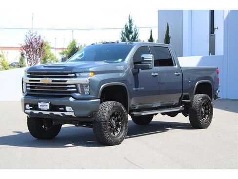 Used 2020 Chevrolet Silverado 2500 High Country w/ Technology Package AWD/4WD image 1