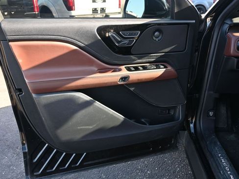 Used 2025 Lincoln Aviator Reserve w/ Illumination Package image 18
