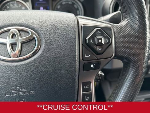 Used 2018 Toyota Tacoma SR5 RWD image 9