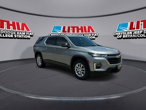 Used 2023 Chevrolet Traverse LS FWD image 2