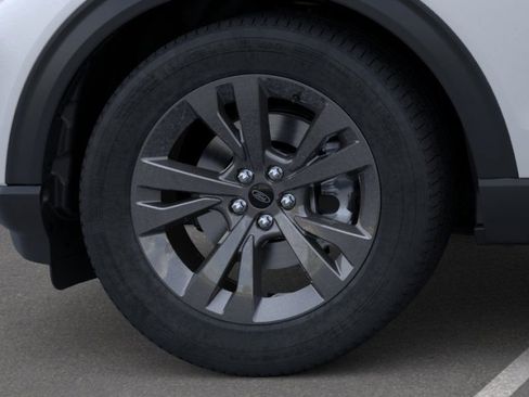 New 2024 Ford Explorer XLT w/ Equipment Group 202A image 19