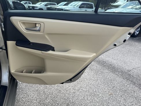 Used 2015 Toyota Camry LE FWD image 16