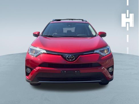 Used 2017 Toyota RAV4 XLE AWD/4WD image 2