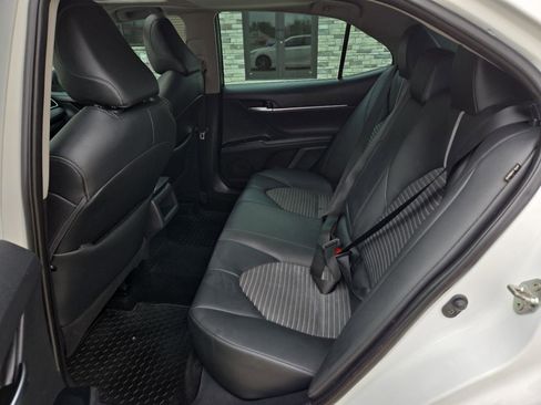 Used 2018 Toyota Camry SE w/ Moonroof Package FWD image 11