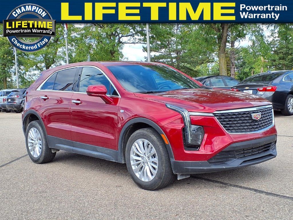 Used 2024 Cadillac XT4 Luxury w/ Cold Weather Package FWD image 3