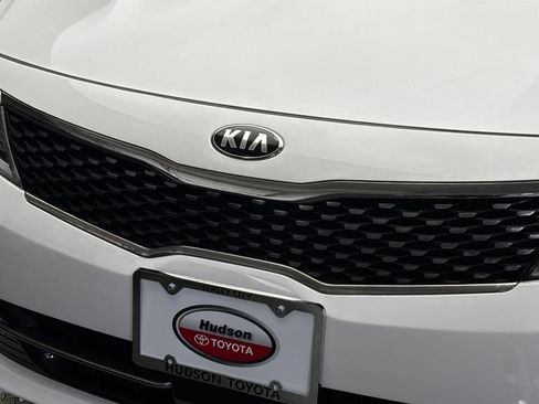 Used 2018 Kia Optima EX w/ Technology Package FWD image 2