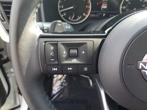 Used 2023 Nissan Rogue SV w/ SV Premium B Package FWD image 17