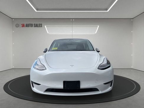 Used 2021 Tesla Model Y Long Range image 8