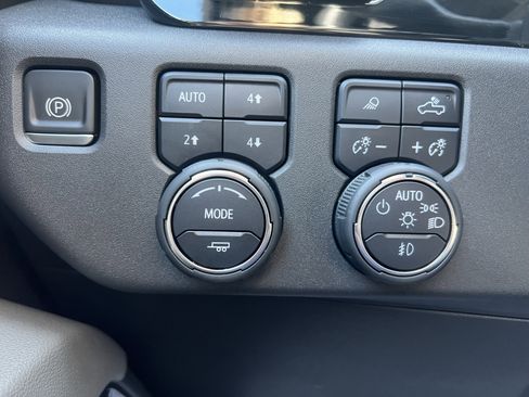 Used 2022 Chevrolet Silverado 1500 ZR2 w/ Technology Package image 18