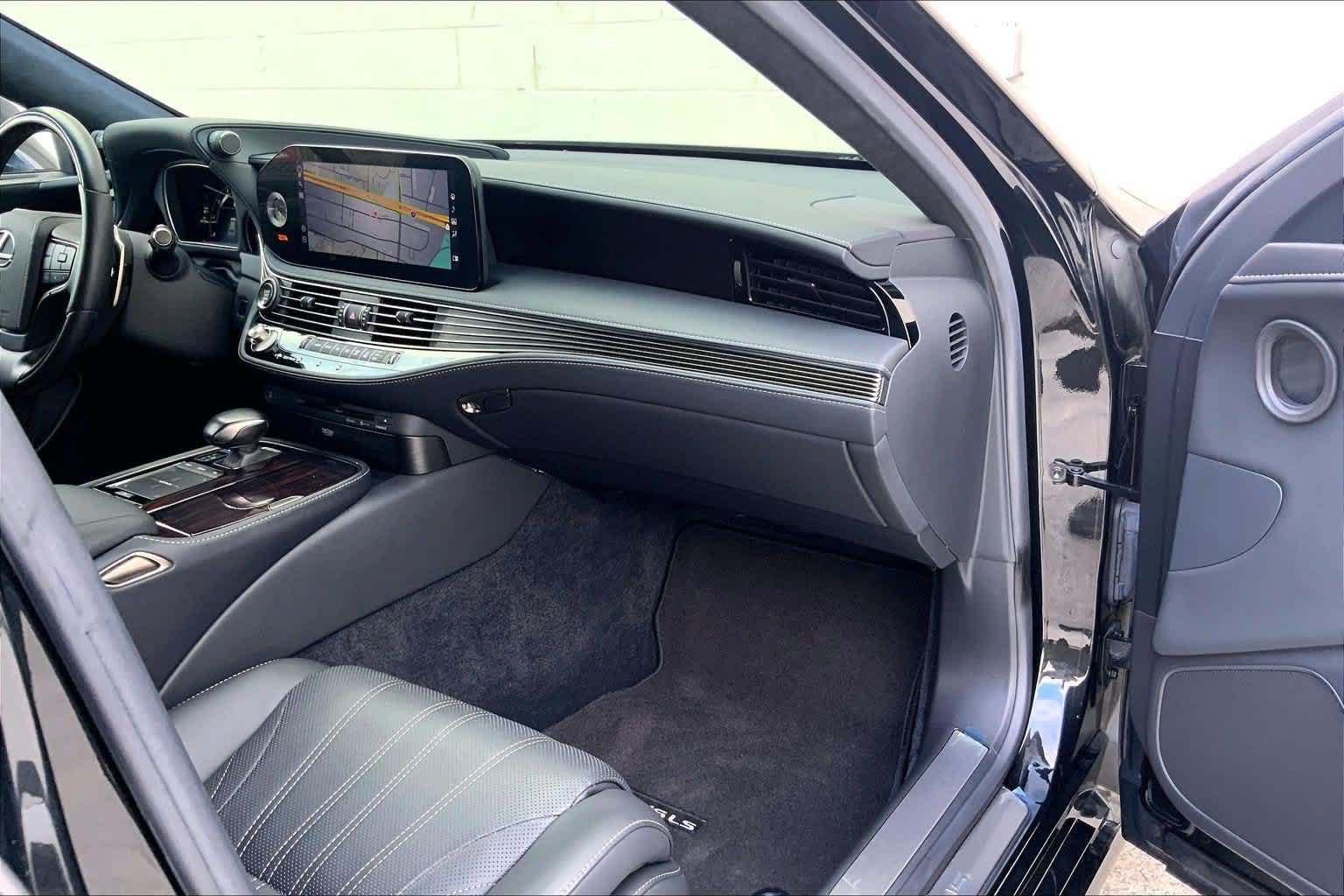 Used 2021 Lexus LS 500 w/ Luxury Package RWD image 23