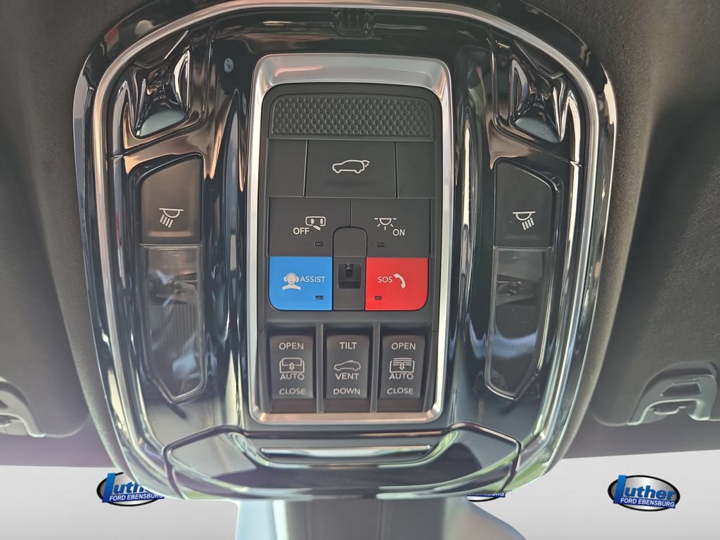 Used 2022 Jeep Grand Wagoneer Series III AWD/4WD image 32