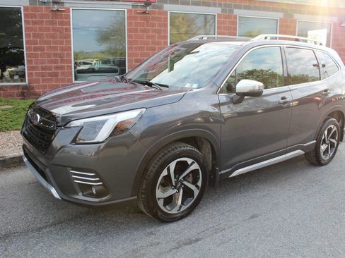 Used 2023 Subaru Forester Touring AWD/4WD image 2