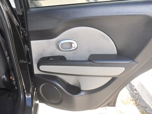 Used 2017 Kia Soul image 14