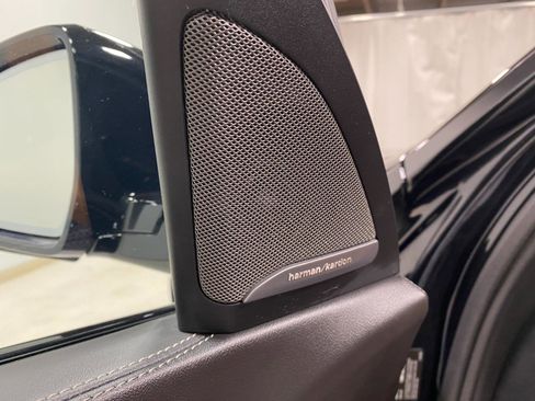 Used 2024 BMW X7 xDrive40i w/ M Sport Package image 3