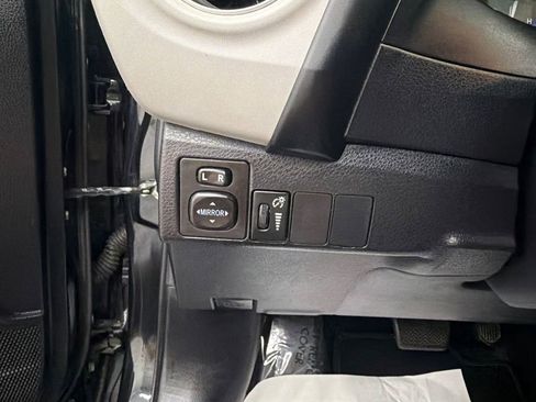 Used 2018 Toyota Corolla LE FWD image 29