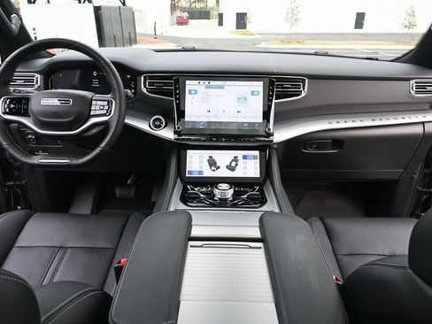 Used 2023 Jeep Grand Wagoneer 4WD w/ Convenience Group III image 16