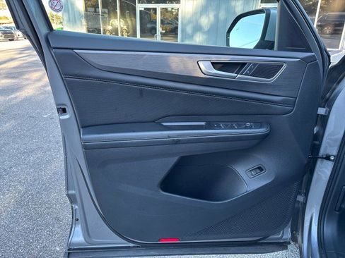 Used 2024 Volkswagen Atlas Cross Sport SE image 17