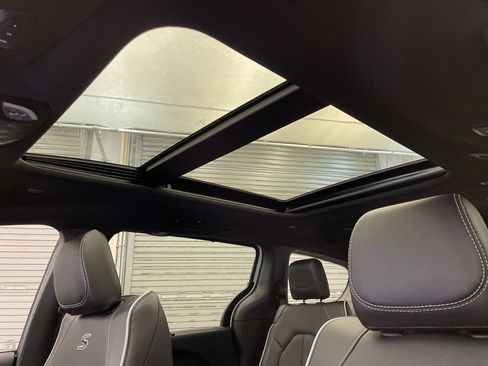 New 2026 Chrysler Pacifica Limited image 13