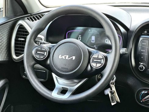 Used 2025 Kia Soul LX w/ LX Technology Package FWD image 27