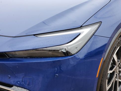 Used 2025 Toyota Prius Plug-In Hybrid image 11