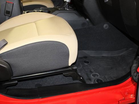 Used 2023 Jeep Gladiator Willys image 11